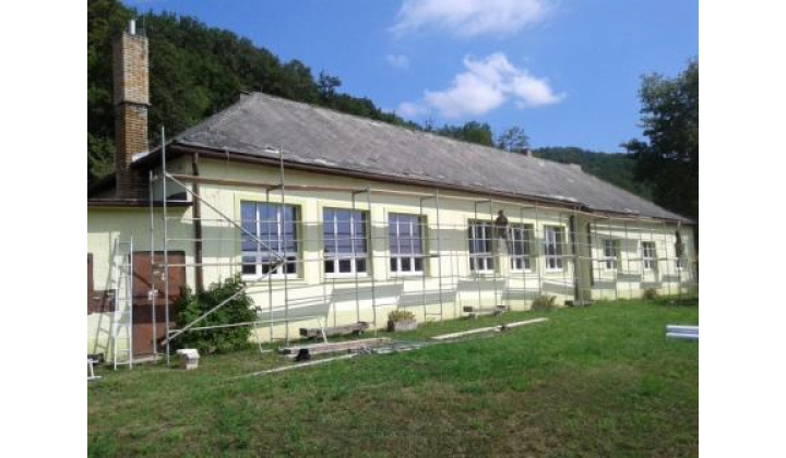 Fotka - A szlovák tannyelvű alapiskola tető-cseréje